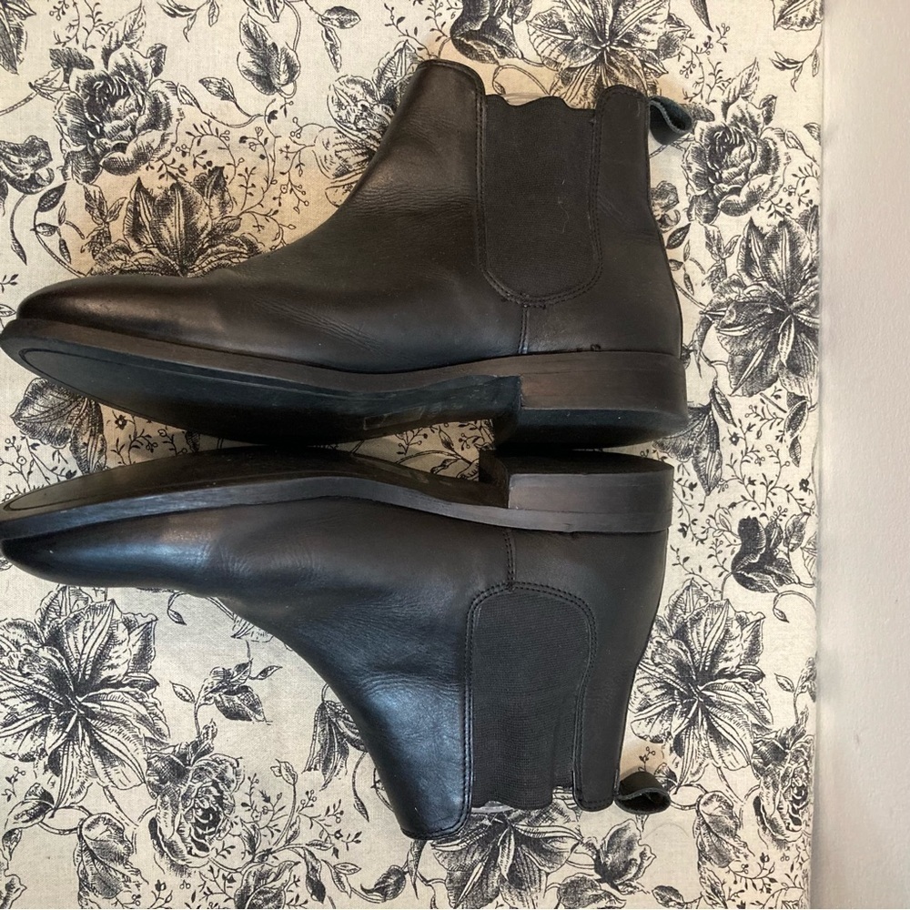 OFFICE LONDON Sz 40 Leather Chelsea Style Pull On Booties - Picture 3 of 9